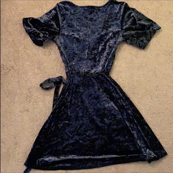 Velvet wrap dress - Picture 4 of 4